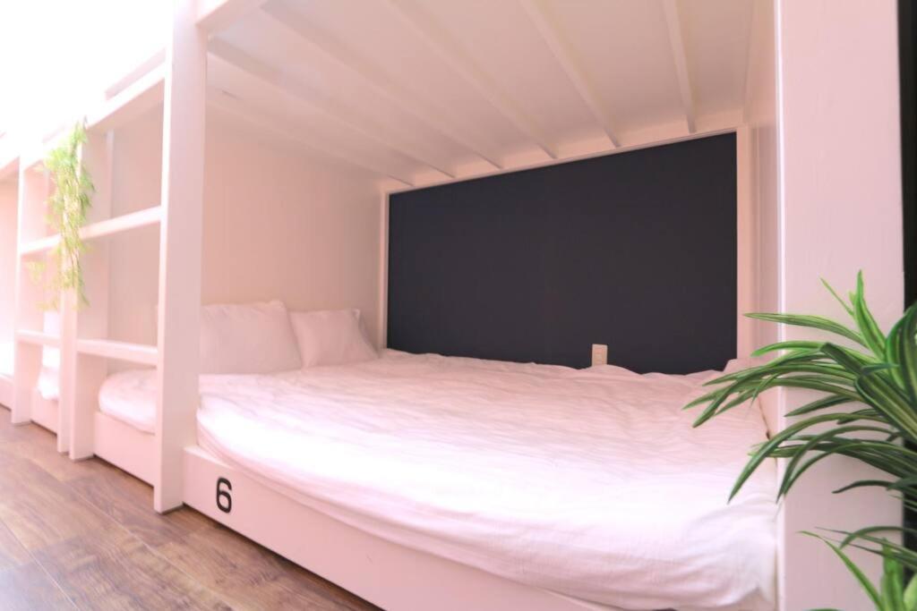 Guest House Eastwo 日本橋でんでんタウンまで徒歩4分の好立地 Osaka Eksteriør billede