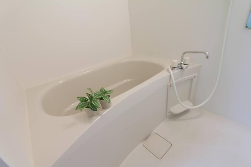 Guest House Eastwo 日本橋でんでんタウンまで徒歩4分の好立地 Osaka Eksteriør billede